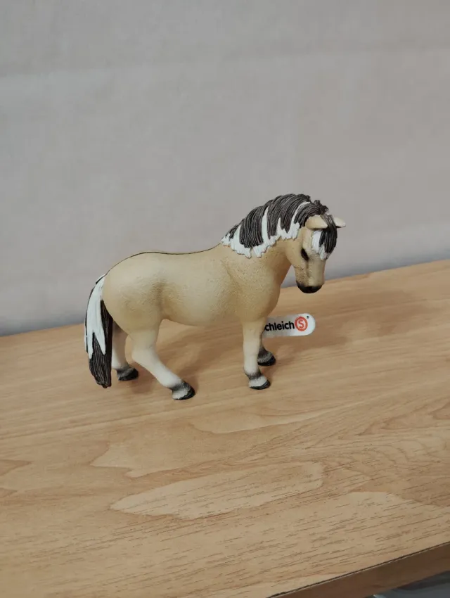 Tres preciosas Yeguas de. Schleich.