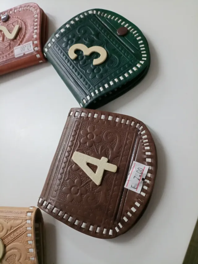Monederos artesanales de cuero