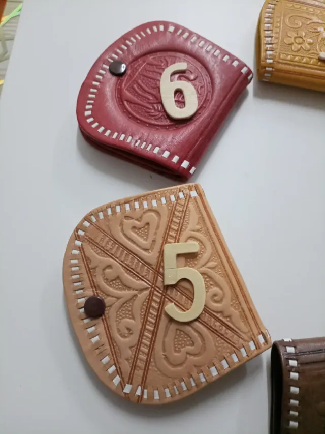 Monederos artesanales de cuero