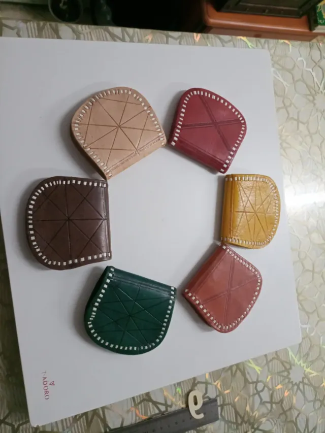 Monederos artesanales de cuero
