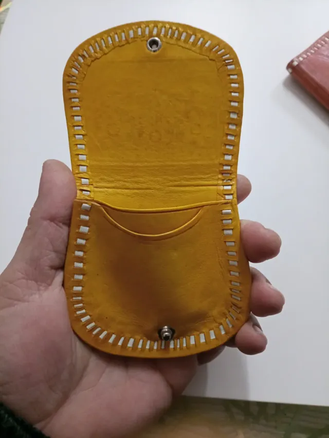 Monederos artesanales de cuero