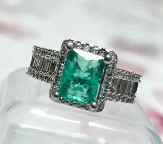 Sortija de Esmeralda Paraíba y Circonitas