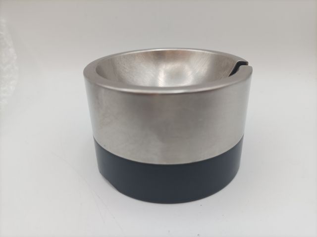 Cenicero Oslo André Ricard Plata y Negro