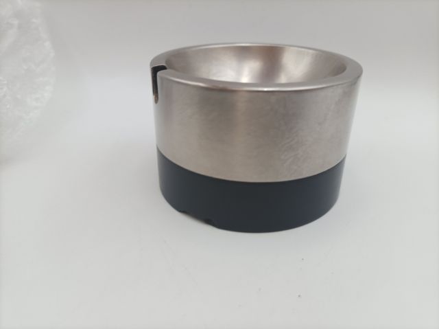 Cenicero Oslo André Ricard Plata y Negro