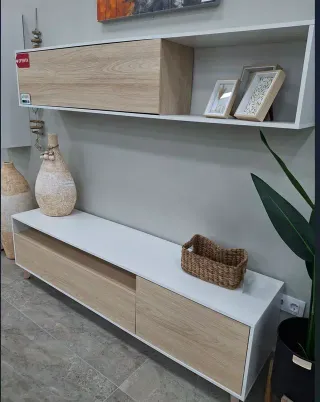 Mueble TV blanco y cambria estilo nórdico