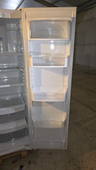 Frigorífico GE 2 Puertas con Dispensador