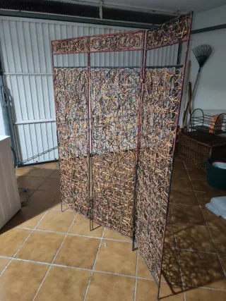 Biombo de mimbre decorativo