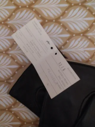 Guantes de piel negros y beige