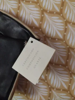 Guantes de piel negros y beige