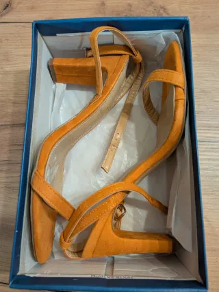 Sandalias de tacón naranja
