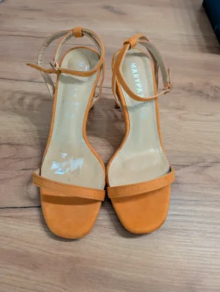 Sandalias de tacón naranja