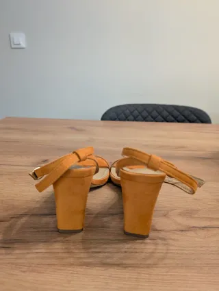 Sandalias de tacón naranja