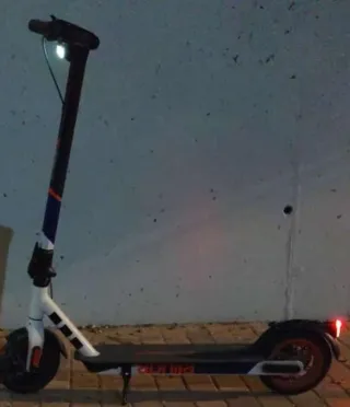 Patín Eléctrico Aprilia Blanco