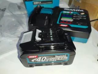 Cargador y Batería Makita 40V 4Ah XGT