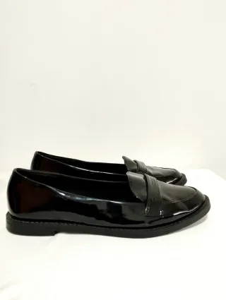 Mocasines Bershka negros charol