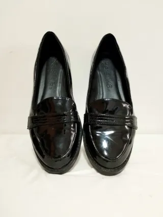 Mocasines Bershka negros charol