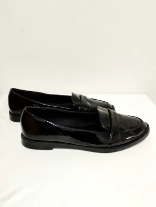 Mocasines Bershka negros charol
