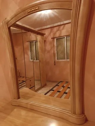 Specchi con cornice nera e dorata