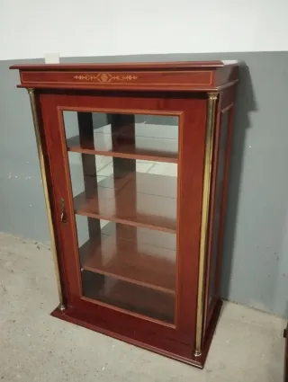 Vitrina madera y cristal dorada