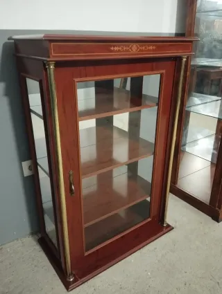 Vitrina madera y cristal dorada