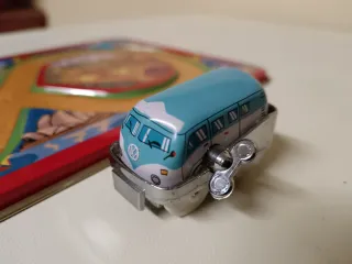 Pista di giocattoli in lamiera