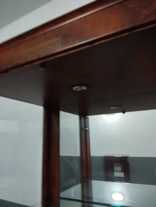 Vitrina de cristal con luz