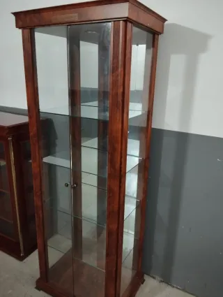 Vitrina de cristal con luz