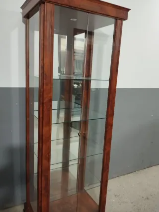 Vitrina de cristal con luz