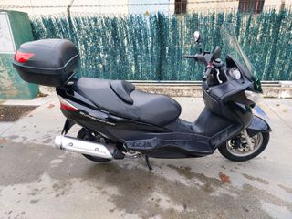Suzuki Burgman 200 Scooter Negra