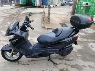 Suzuki Burgman 200 Scooter Negra
