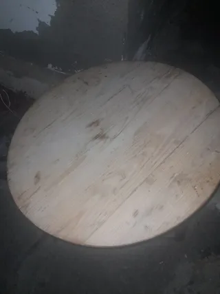 Mesa redonda de madera