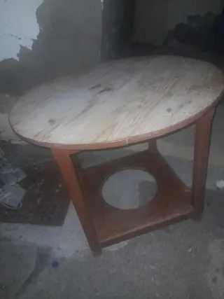 Mesa redonda de madera