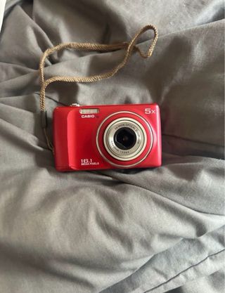 Cámara Digital Casio Roja 16.1 MP