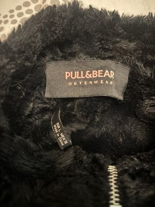 Abrigo negro de pelo sintético