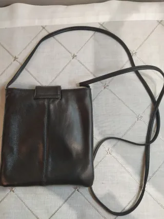 Bolso de piel Vicosta negro.