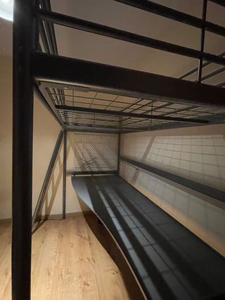 Cama litera juvenil con escritorio