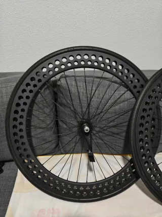 Llantas, freno, cadena, bielas y manillar fixie