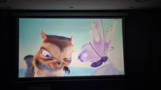 Proyector LED y Pantalla Retráctil