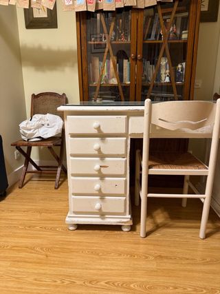 Mesa de estudio blanca de madera maciza