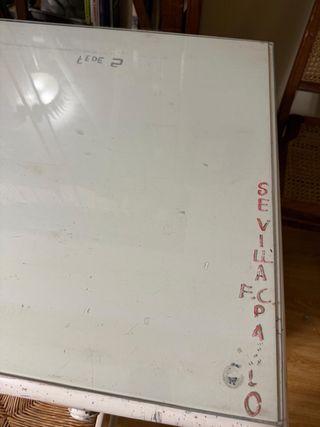 Mesa de estudio blanca de madera maciza