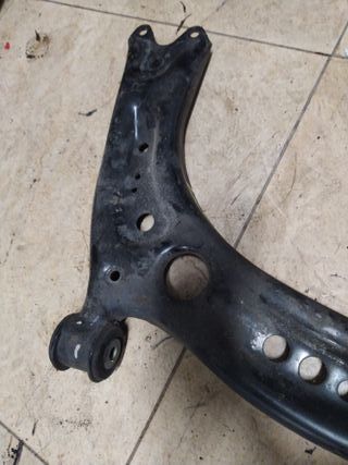 Brazo Suspensión felantero dcho. León 3