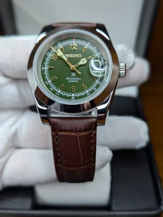 Reloj Seiko Mod Prospex Alpinist Verde y Dorado