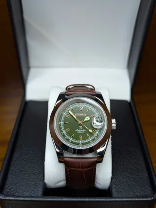 Reloj Seiko Mod Prospex Alpinist Verde y Dorado