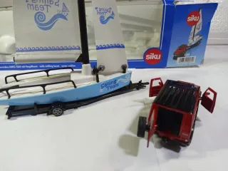 Mercedes G65 con barco y remolque de Siku