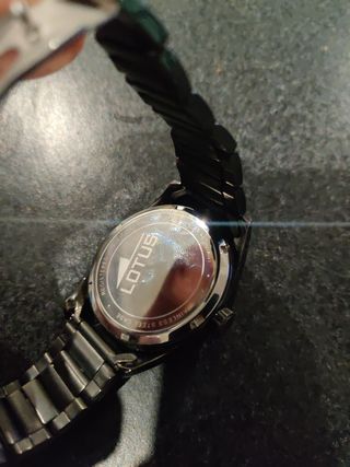 Reloj Lotus Negro y Plateado Casi Nuevo
