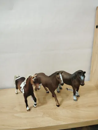 Figure di Cavalli Schleich: 2 cavalle e 1 stallone