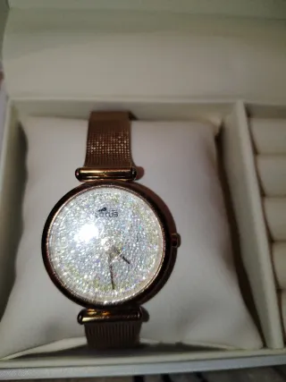 Reloj Lotus Swarovski Dorado