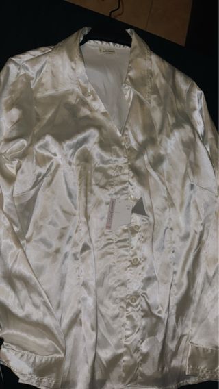 Blusa satinada blanca talla M