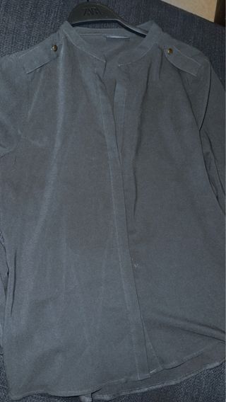 Blusa satinada blanca talla M