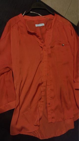 Blusa satinada blanca talla M